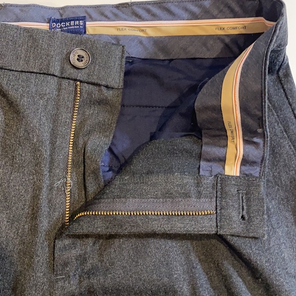 Dockers SZ 38 x 29 Charcoal Signature Khaki Classic Fit Flat Front Pant D11 - Picture 6 of 13